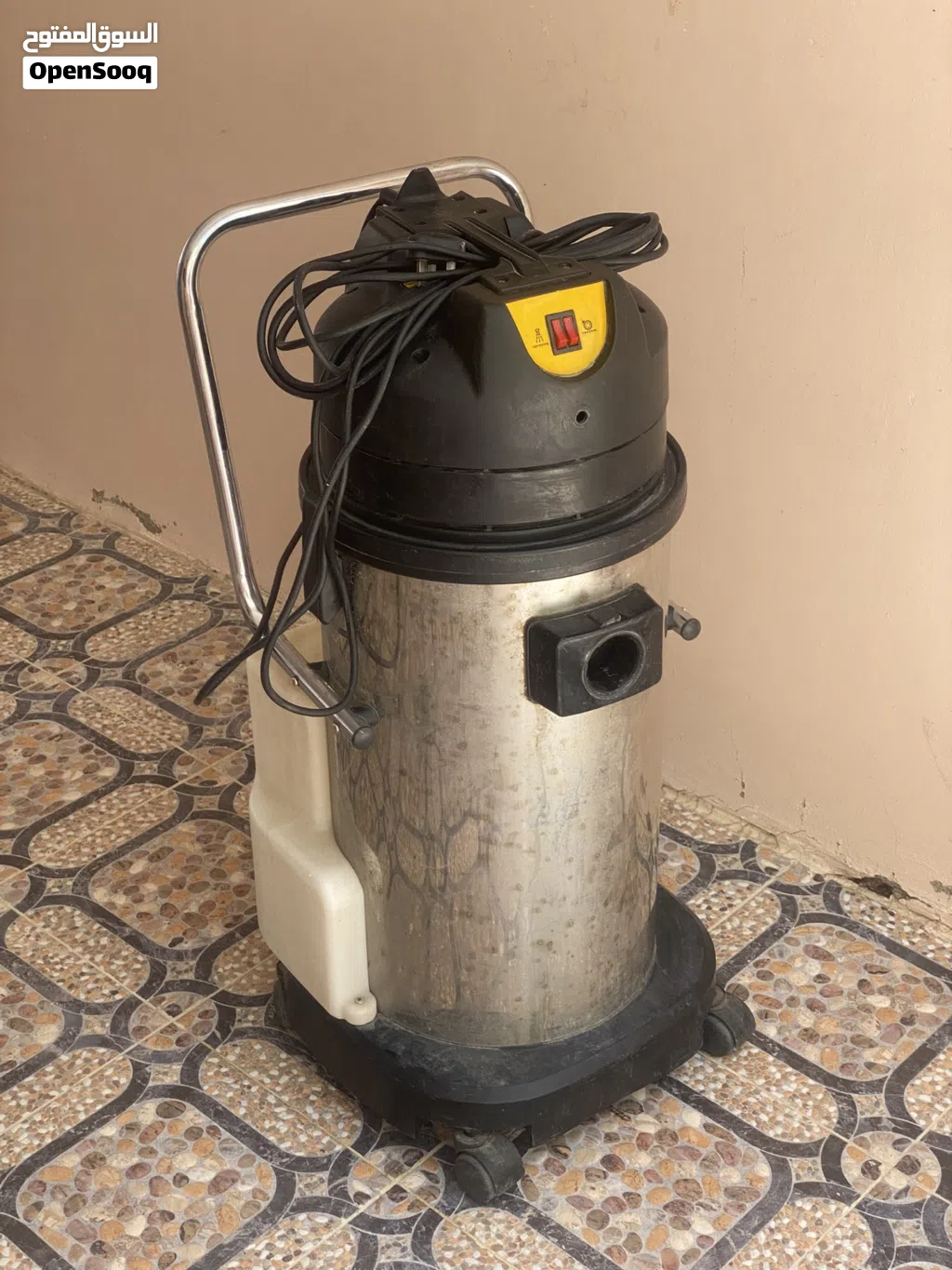 مكنسة تنظيف الكنبات والسجاد