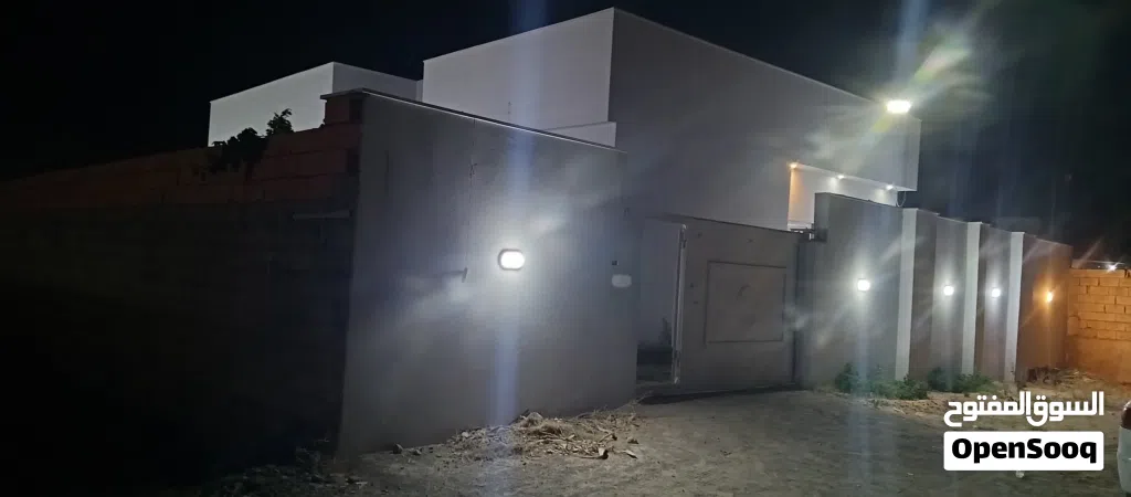 فيلا في المظل قريبة من غوط الديس والخدمات والمدارس