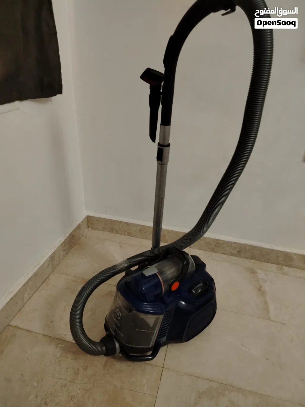 مكنسه كهربائية