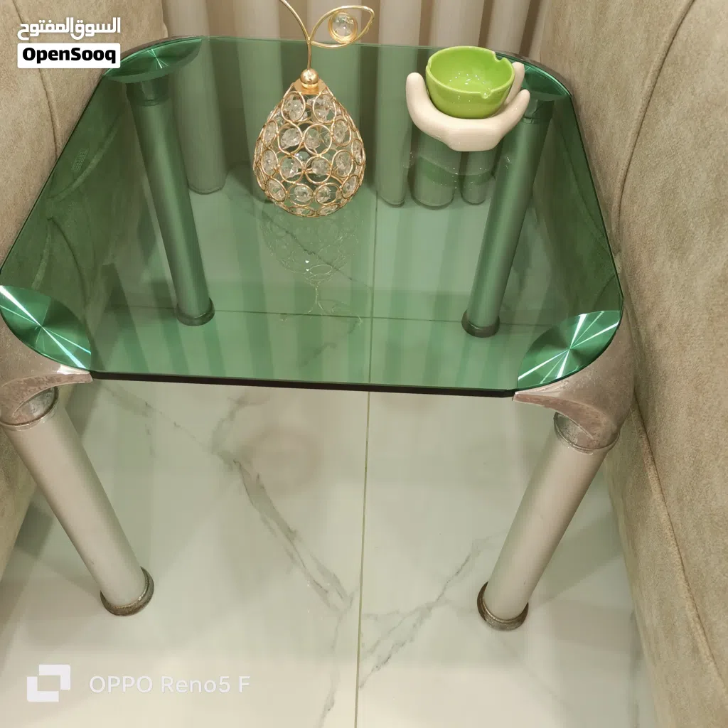 طاولات زجاج