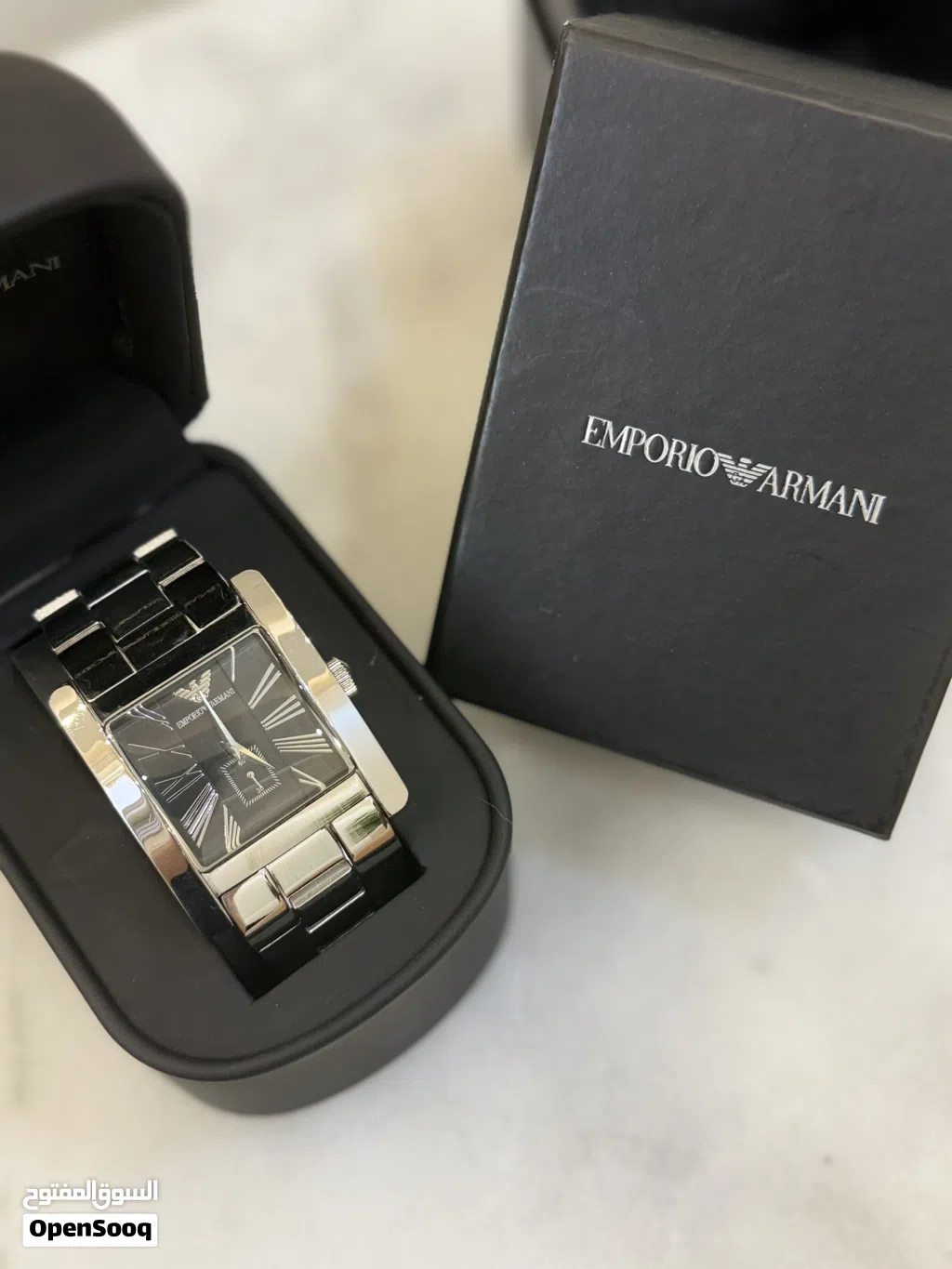 ساعه ماركه جديده غير مستعمله بكرتونها ومرفقاتها وقراطيسها من EMPORio ARMANi للتواصل على الواتساب فقط