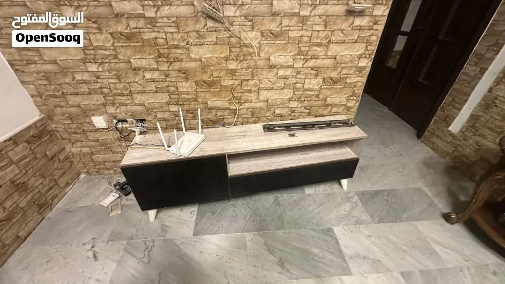 طاولة تلفاز مستعمل
