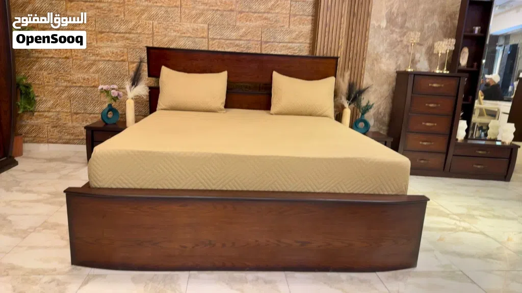غرفة نوم ماستر فل لاتيه 18و زان ارتفاع 255عرض250عمق60وتخت200/180