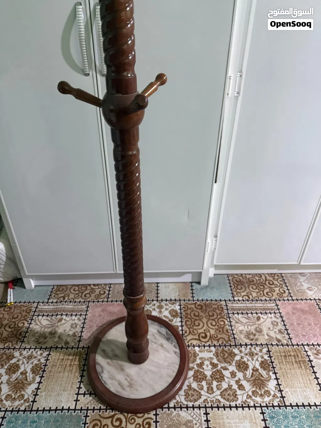 شمعه تعليك لبس استعمال قليل جديده ونظيفه وقويه جداً وقاعدتها مرمر بيها مجال