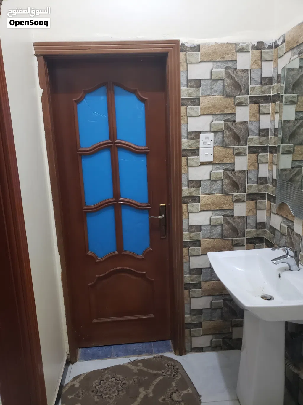 يوجد لدينا ابواب خشب اسباني جديد من 35الف سعر الباب