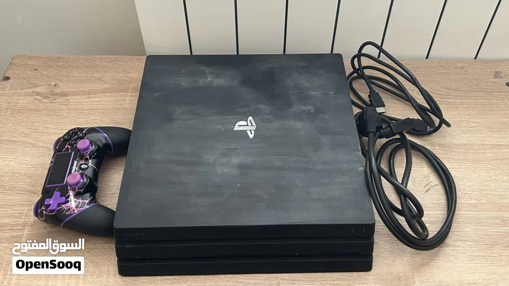 PS4 Pro 1TB حالة جيدة + يد + ألعاب + اشتراك Plus