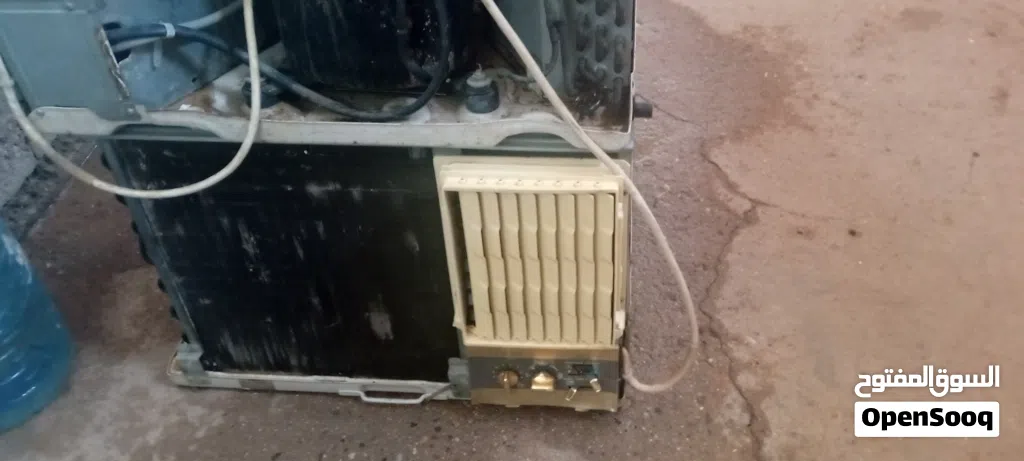 مكيفات عدد2 الاصلي يحتاج غاز صيانه بسيطه
