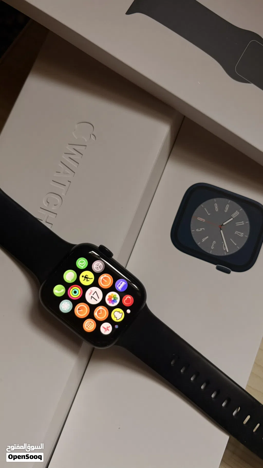 ساعة أبل الإصدار 8، مقاس 41mm قابل للتفاوض.