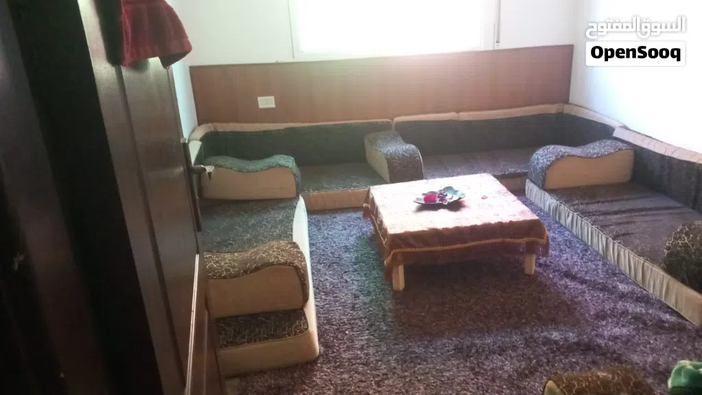 خمس فرشات مع ركايات ومساند