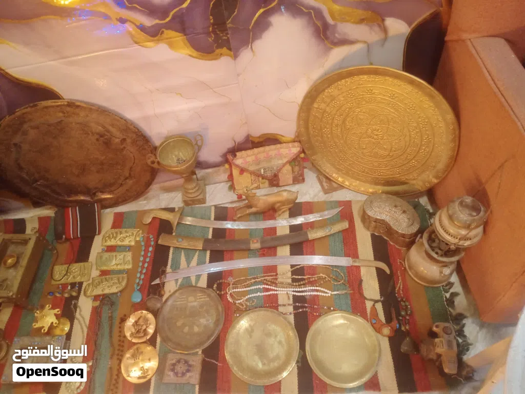 مجموعة نحاسيات انتيكا وسيوف عربية مميزة