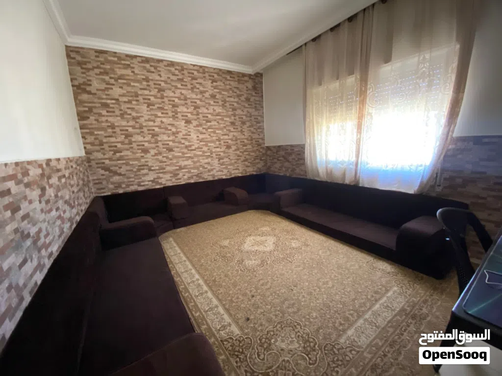 غرفة قعدة عربي لون بني غامق