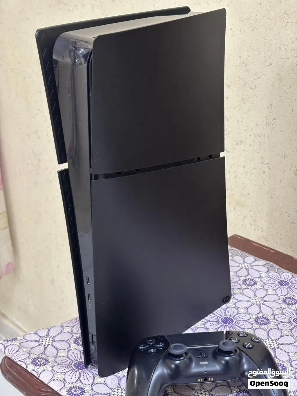 للبيع PS5 سليم ديجيتال اللون الأسود النادر