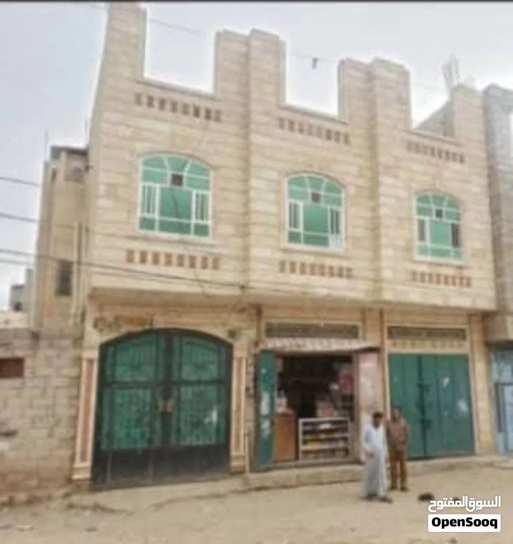 العماره في 6 لبن الا ربع حر معمد شارع 12 وشارع 6 من الخلف تتكون من فتحتين وقراش سياره وشقتين والد