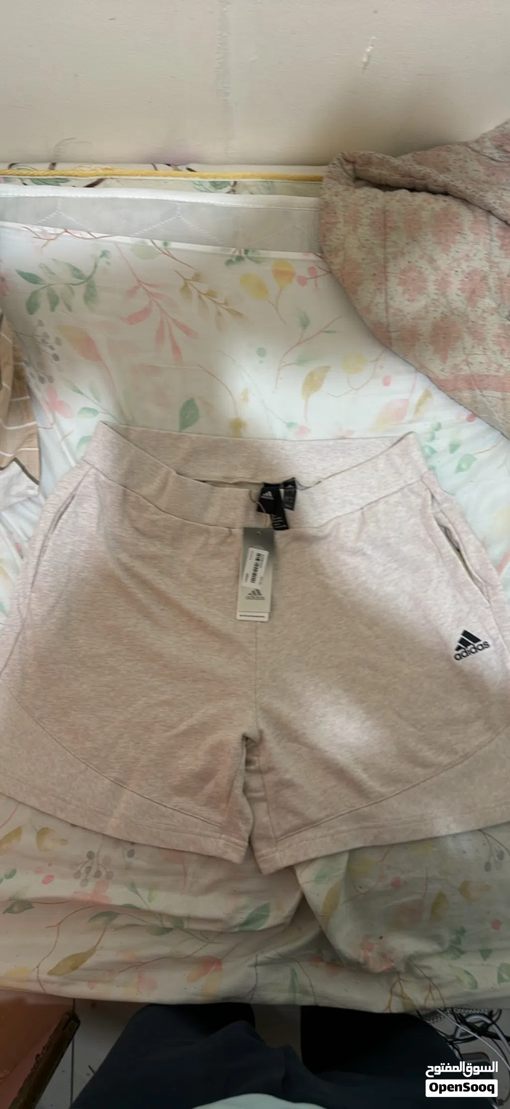New adidas beige short