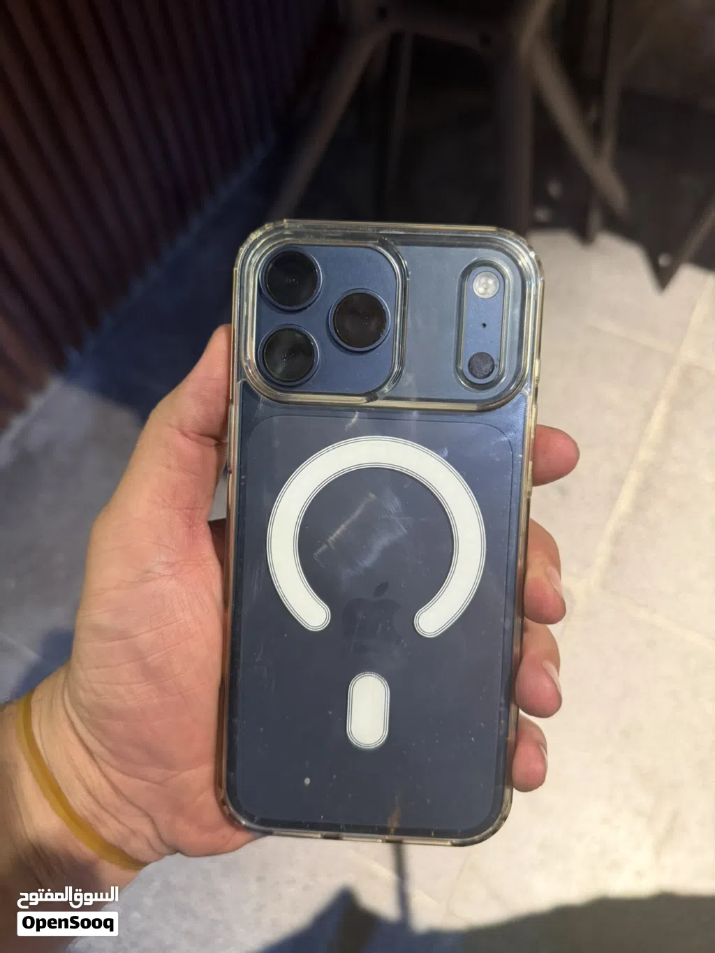 17 برو ماكس esim