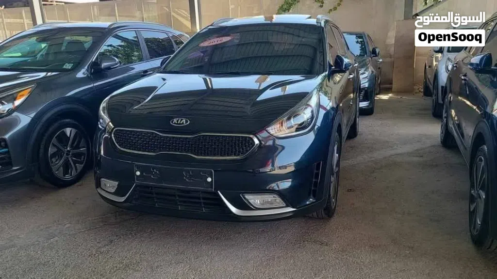 كيا نيرو Standard