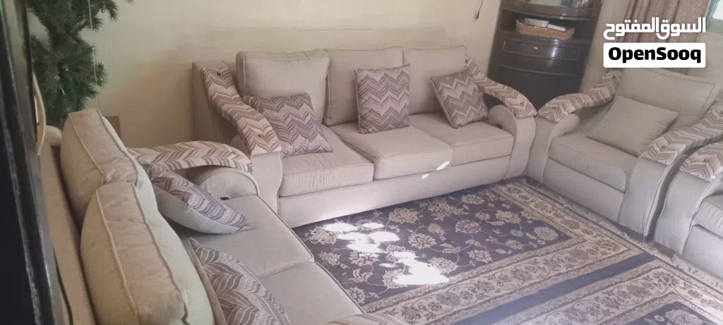 طقم كنب9مقاعد بحاله ممتازة بسعر 220 دينار