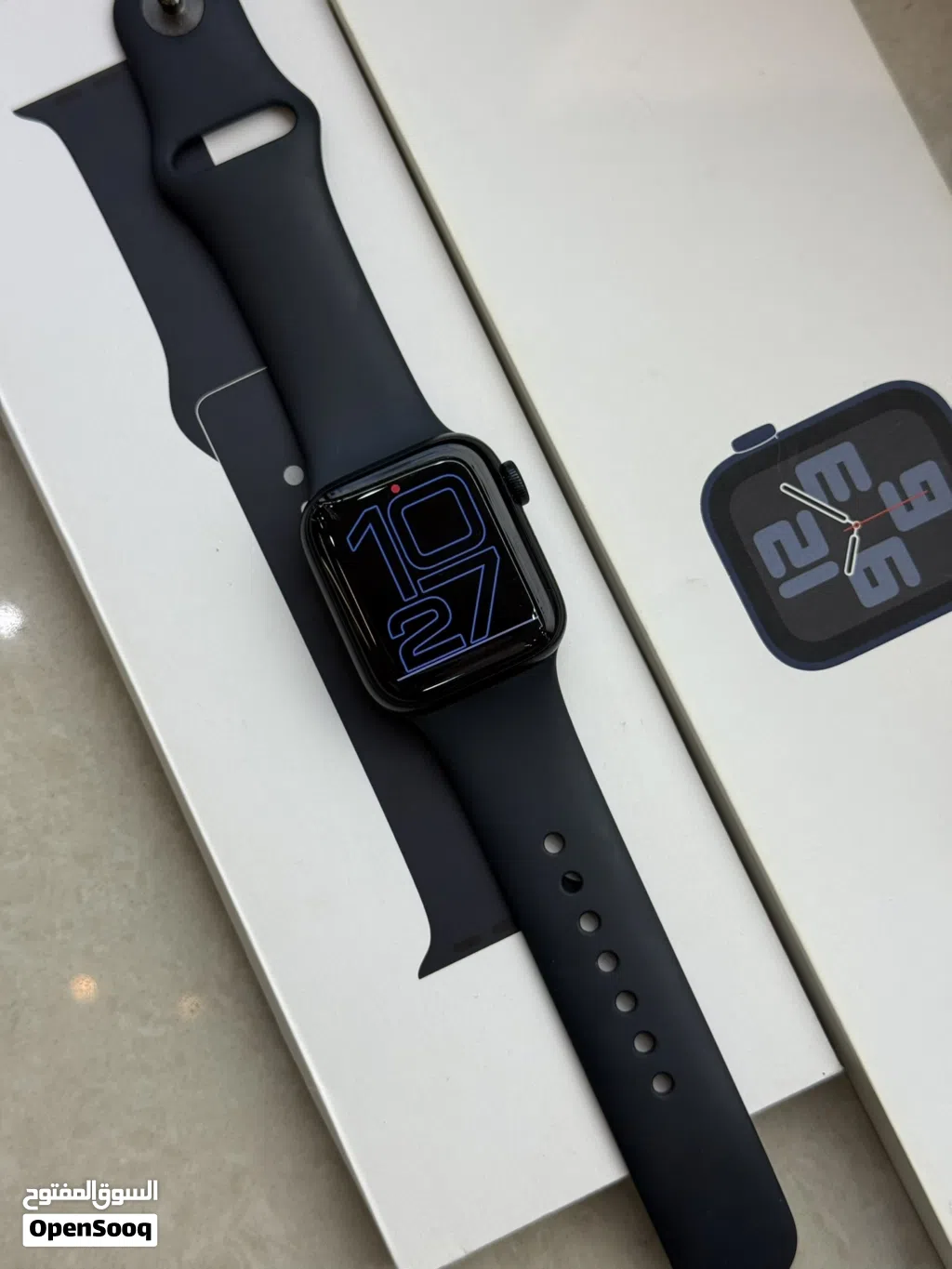 Apple Watch se2 40mm بطارية 100٪