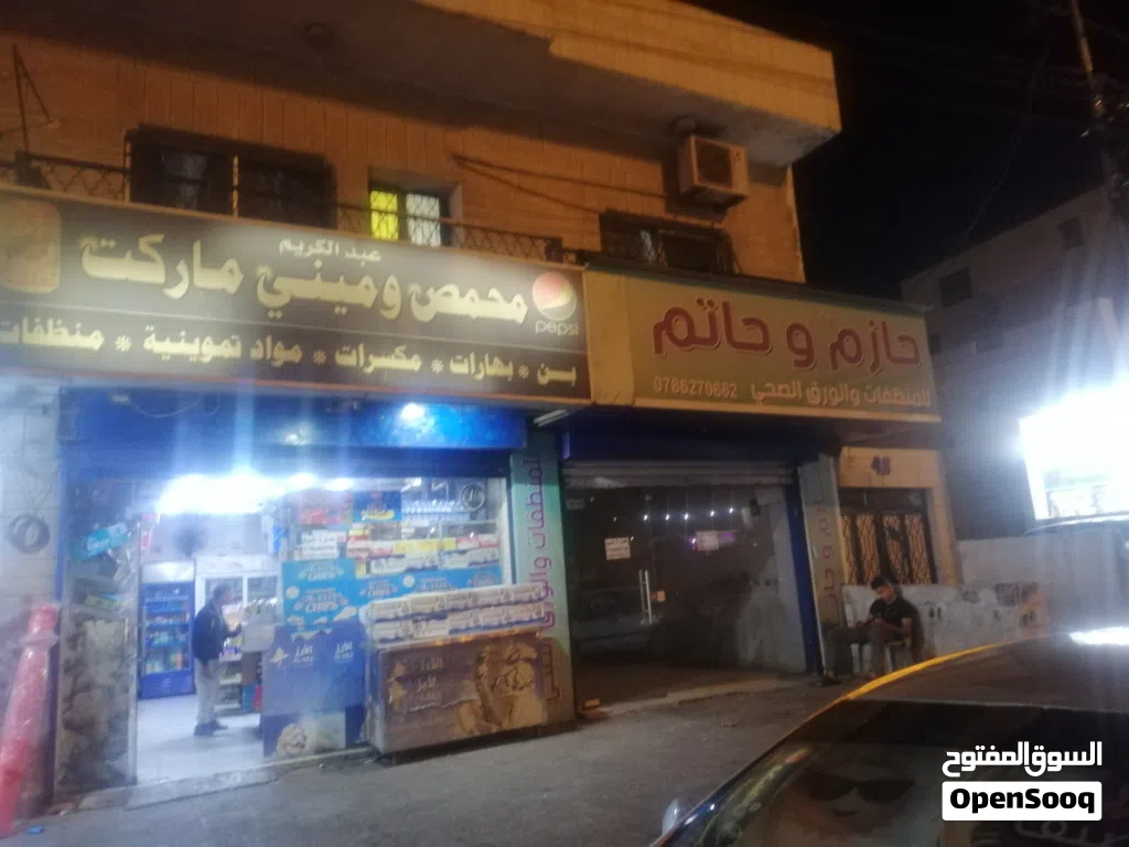 منزل طابقين ثلاث شقق وتلات مخازن كل شفه 3 غرف مع مطبخ وحمامين العماره عليها مسفات بقيمت 10000