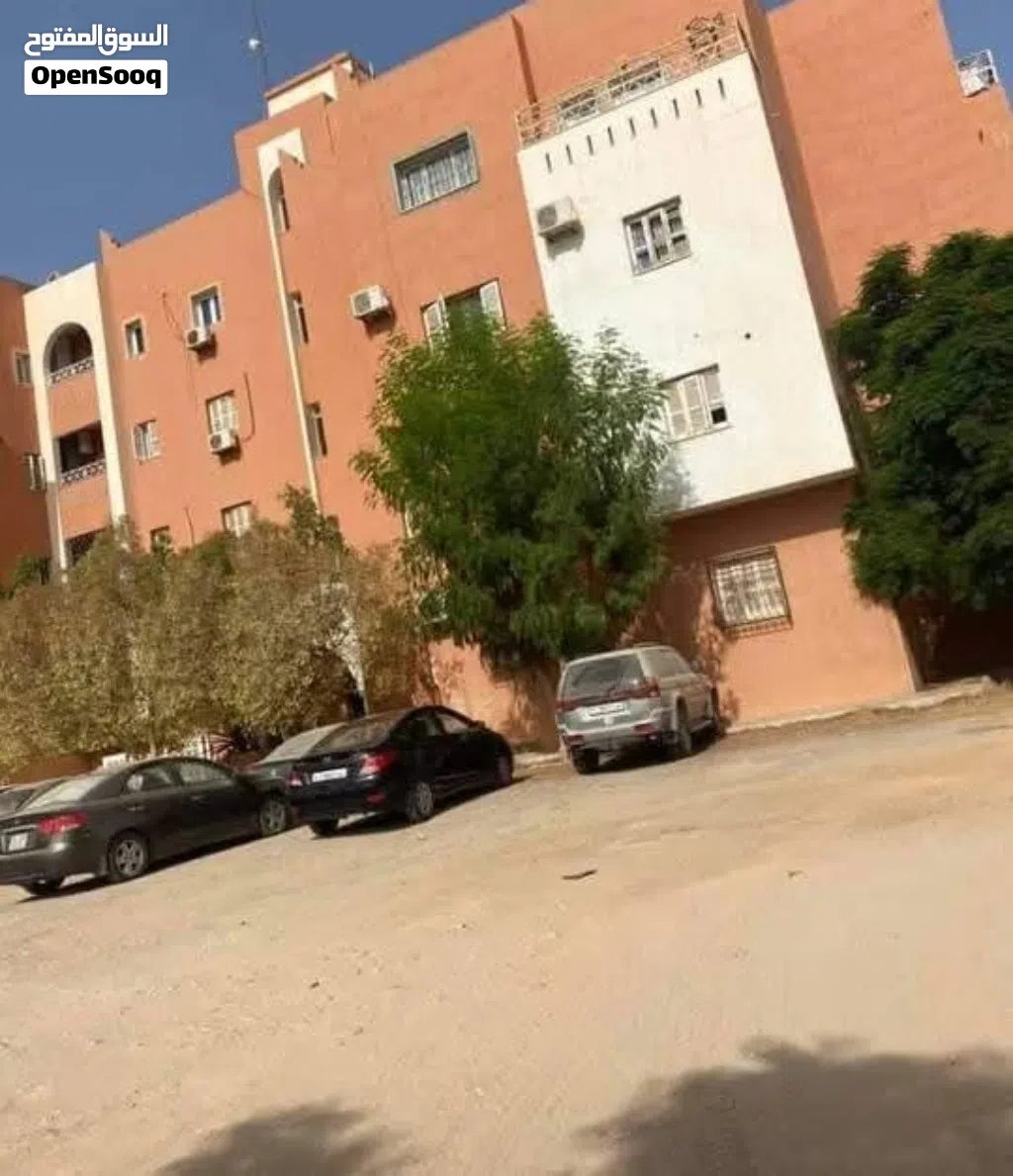 شقة ارضية مفروشة عمارات البطاطا الحجم الكبير امام الرائيسي حي دمشق عايلة ليبين او اجانب