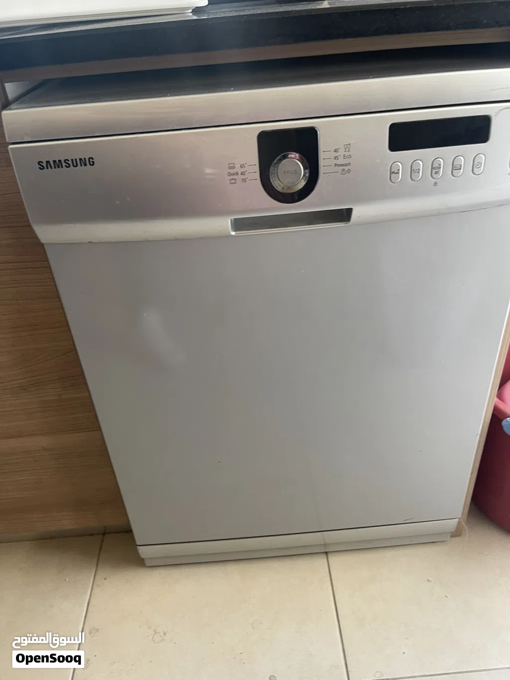 جلاية صحون سامسونج Samsung لون فضي (رمادي) بحالة ممتازة جداً.