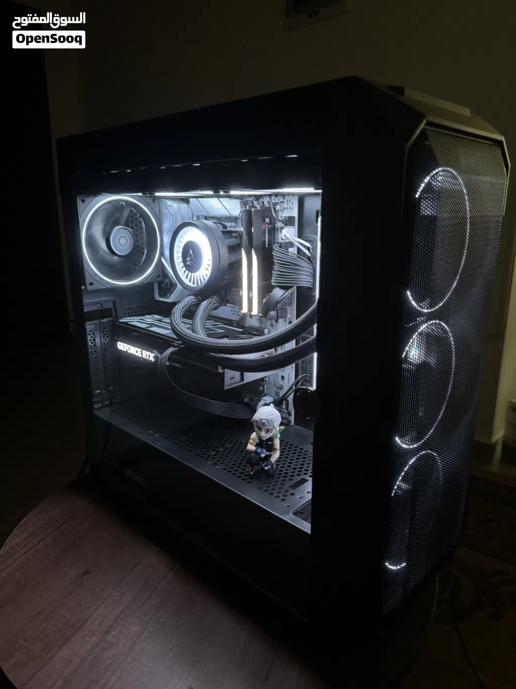 PC gaming مع شاشه و الاكسسوارات