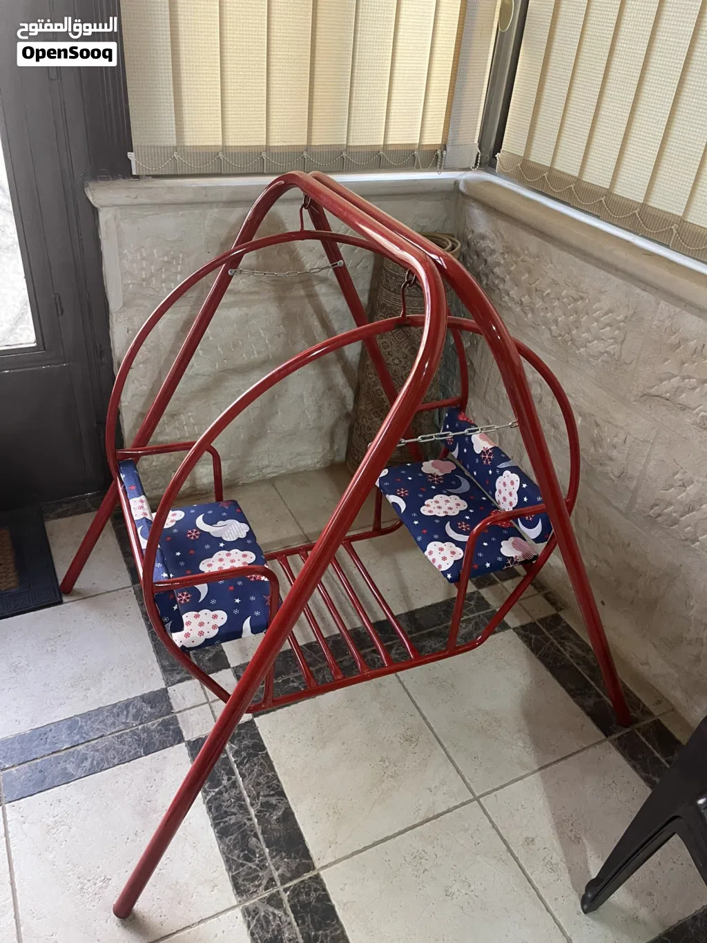 مرجيحه اطفال استعمال بسيط جدا بحاله الجديده