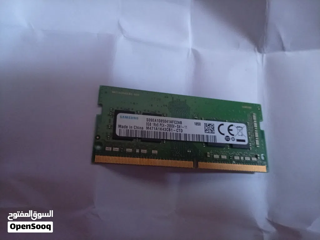 ذاكرة وصول عشوائي (RAM) مخصصة لأجهزة الكمبيوتر المحمول (Laptop)، وتُعرف تحديداً بنوع SO-DIMM.