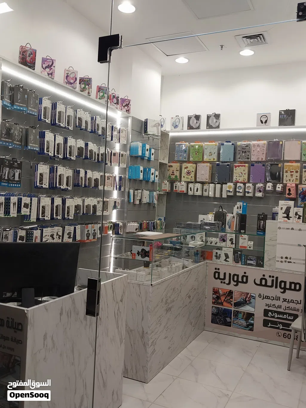 بيع اغراض محل هواتف جمله بالقطعه او الكميه