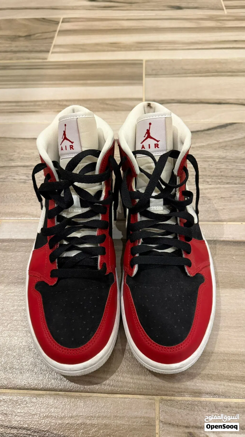 Nike Jordan air 1 -mid (استعمال خفيف جدا(