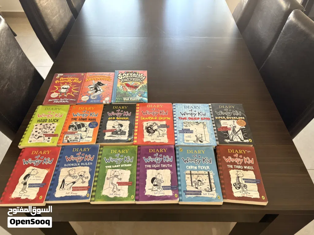 سلسلة كتاب diary of a wimpy kid و كمان قصتين. من سلسلة Rowley adventure و قصة captain under pants