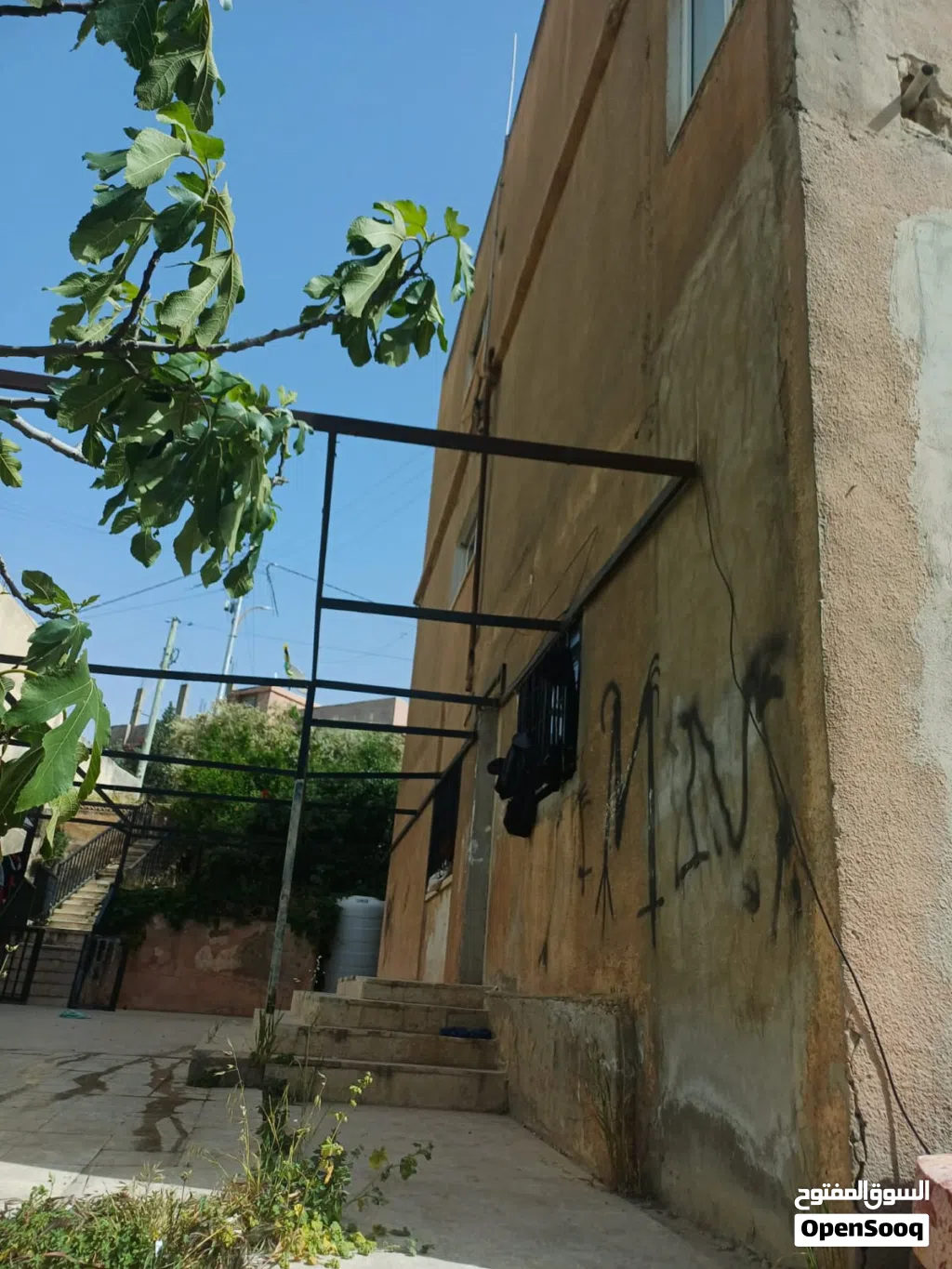 العمارة سكنية مع ارض للبيع