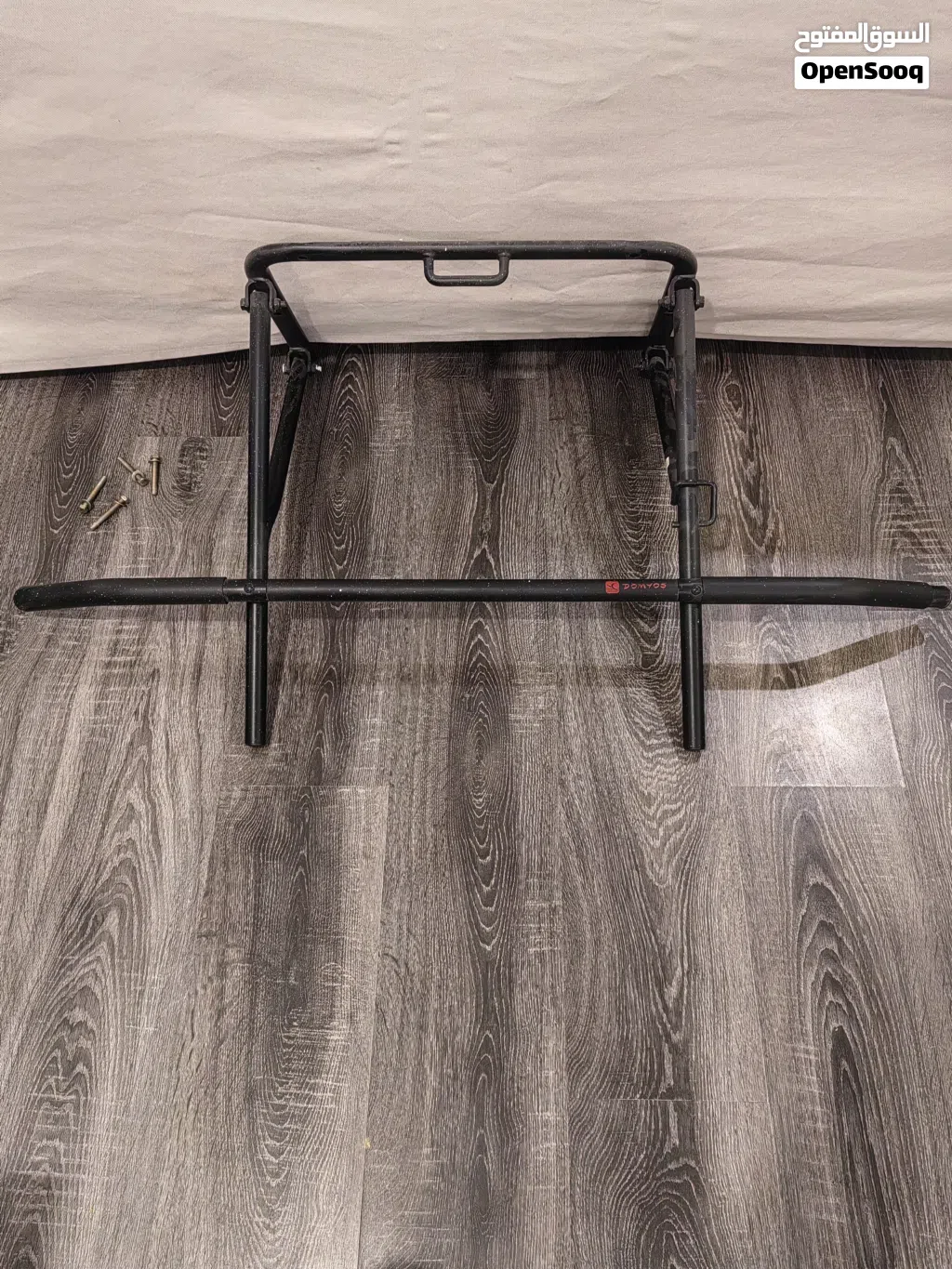 Gym strength training pull up bar. Domyos.