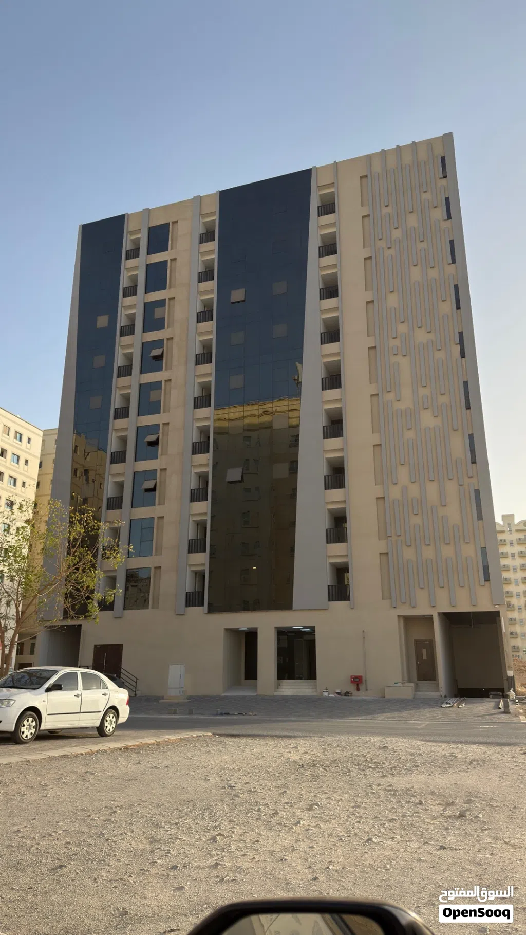 شقة راقية جديدة للايجار بنظام فندقي (بناية العلا) .
