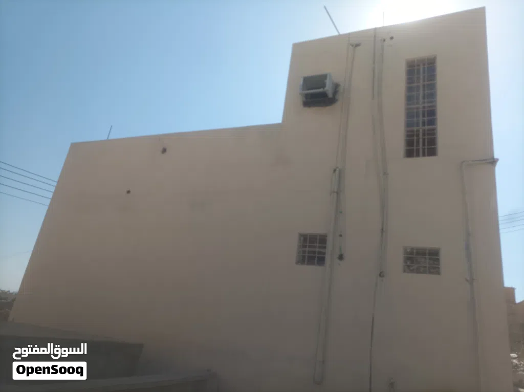 بيت جميل وفي منطقه جميل على اطلاله جبليه