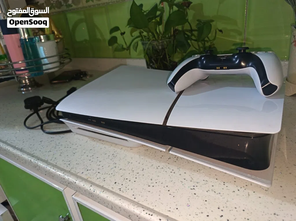 بلي فايف سلم ps5 slim مستخدم اقل السنة نظيف مع يد اصلية خالي من العطلات مع كامل ملحقاته
