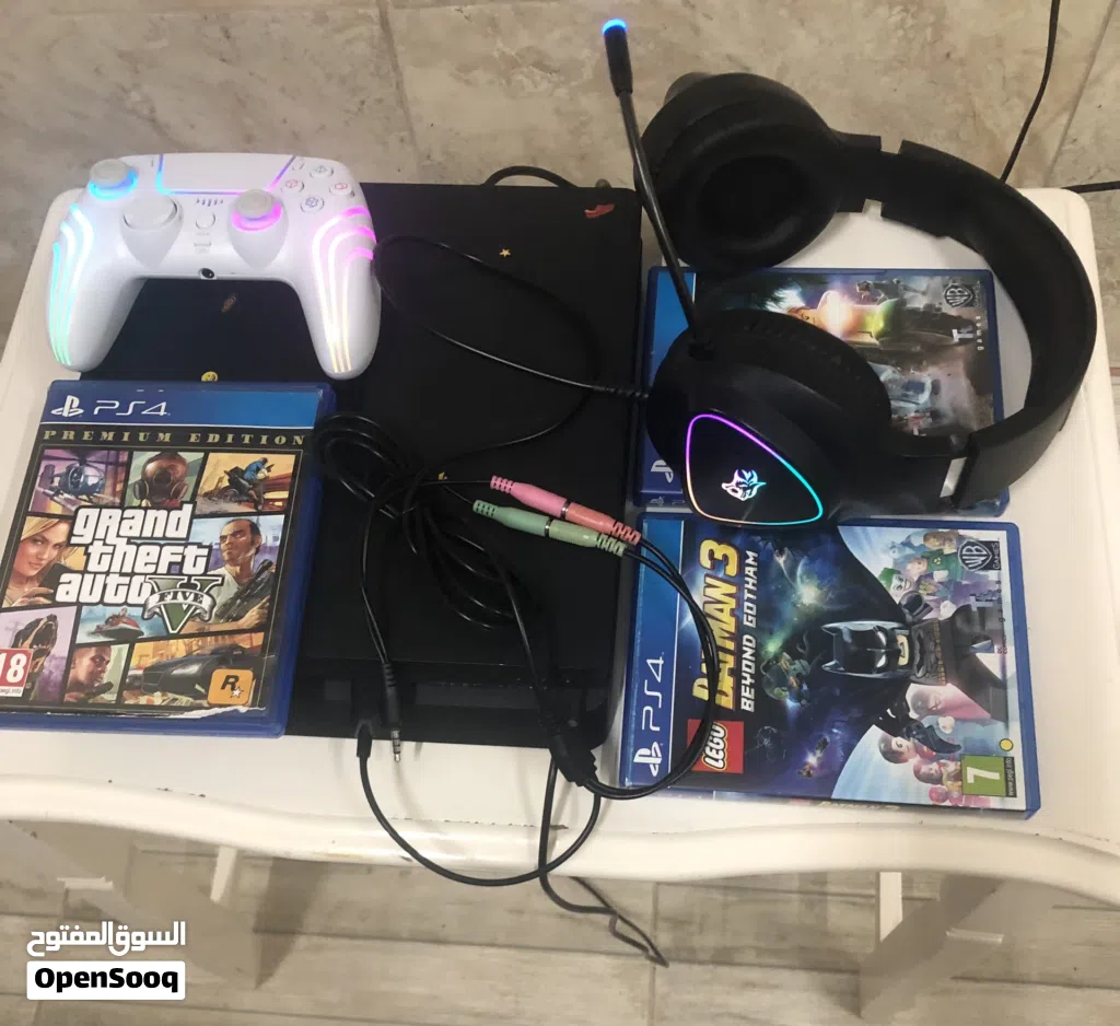 بلايستيشن 4 للبيع جميع ملحقاته