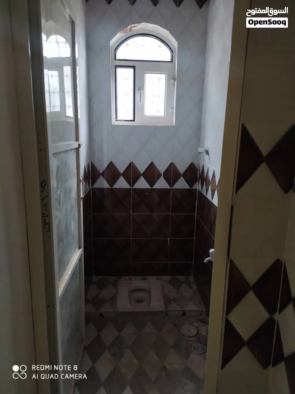 مساحة لبنتين وربع حرررررر عرطه