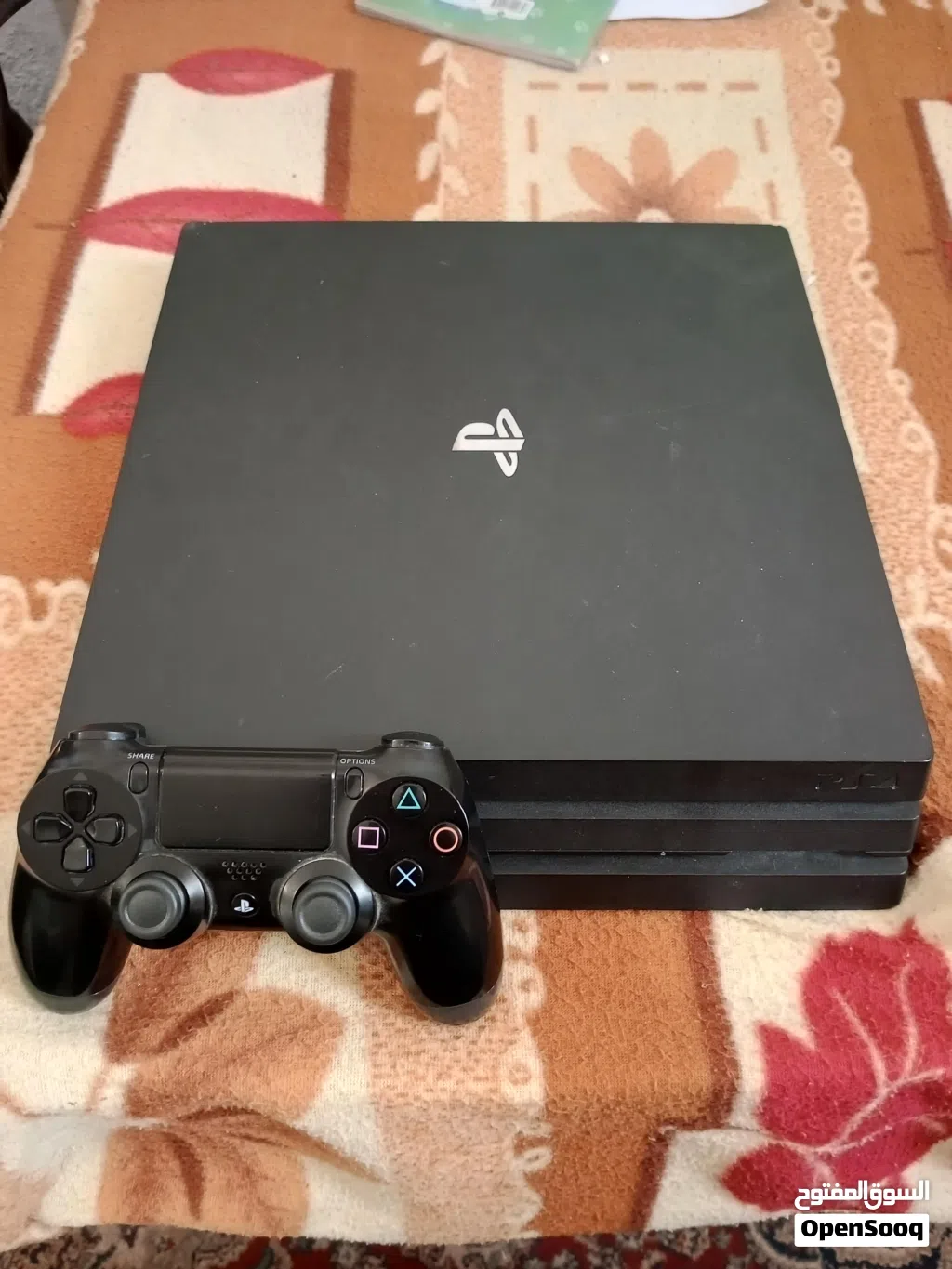 للبيع جهاز PlayStation 4 Pro - بلاستيشن 4 برو، الجهاز غني عن التعريف بأدائه القوي ودعمه لدقة 4K.