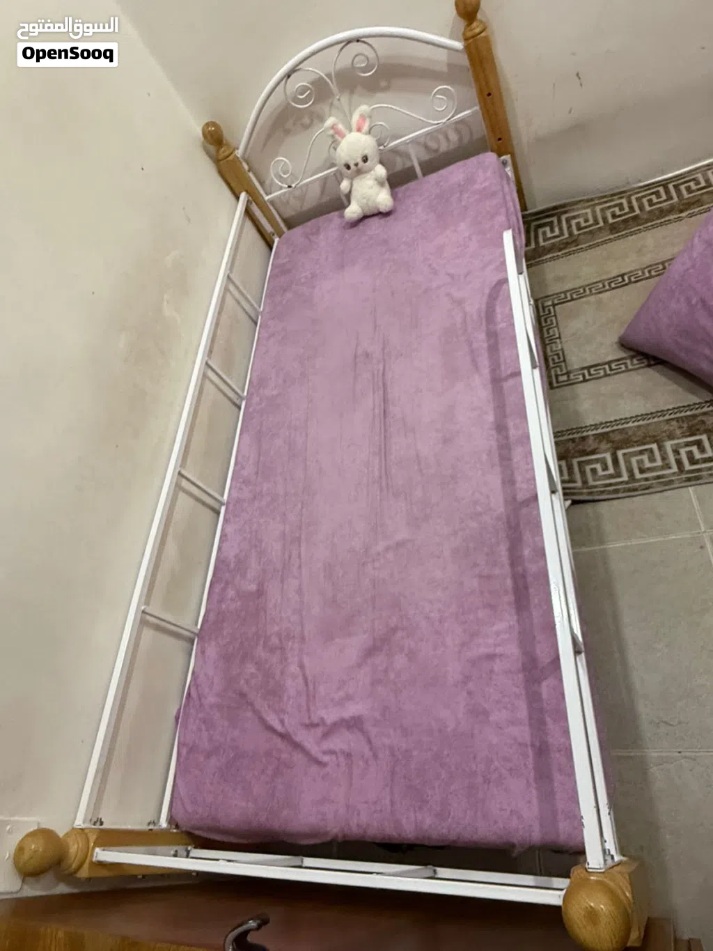 سرير اطفال حاله نظيفه جدا حديد