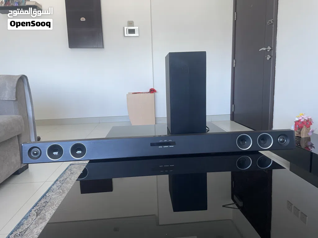 LG wireless sound bar with woofer
