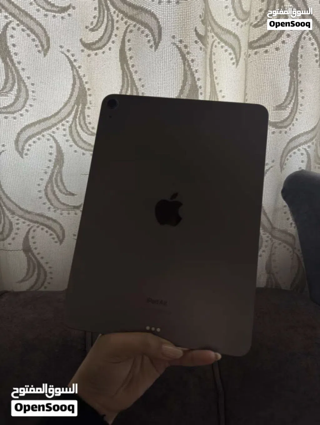ايباد apple من فئة Air 5 للبيع مع قلم apple اصلي حجم شاشة 10.9 استعمال بنت للدراسة فقط سلايدات