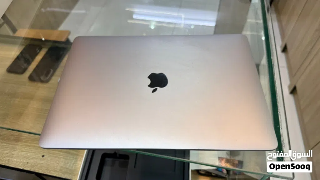لاب توب (ماك بوك اير ) 2019 نظيف جداً بسعة 245GB