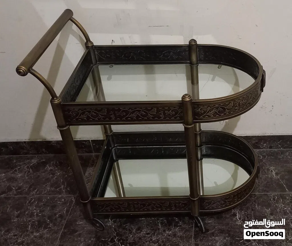 مرايه وطاوله حلوين حق تغيير ديكور بيتك