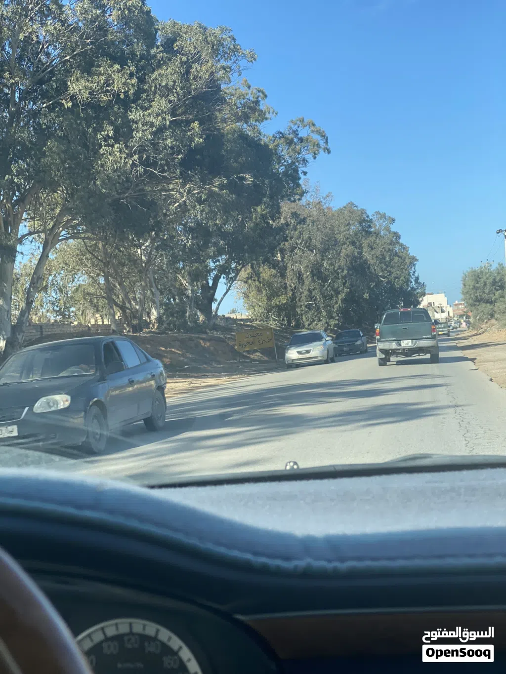 ارض للبيع 2000 متر بيها صور وبير ماء واشجار وفواكه يعني ربي يبارك توجد بيها استراحه بمساحة 100 متر