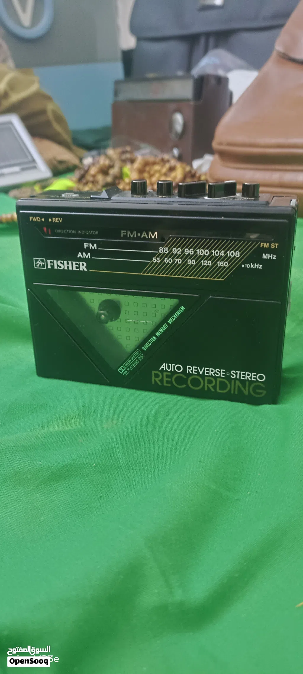 مشغل كاسيت وراديو محمول (Walkman) أنيق ونادر من Fisher اليابانية