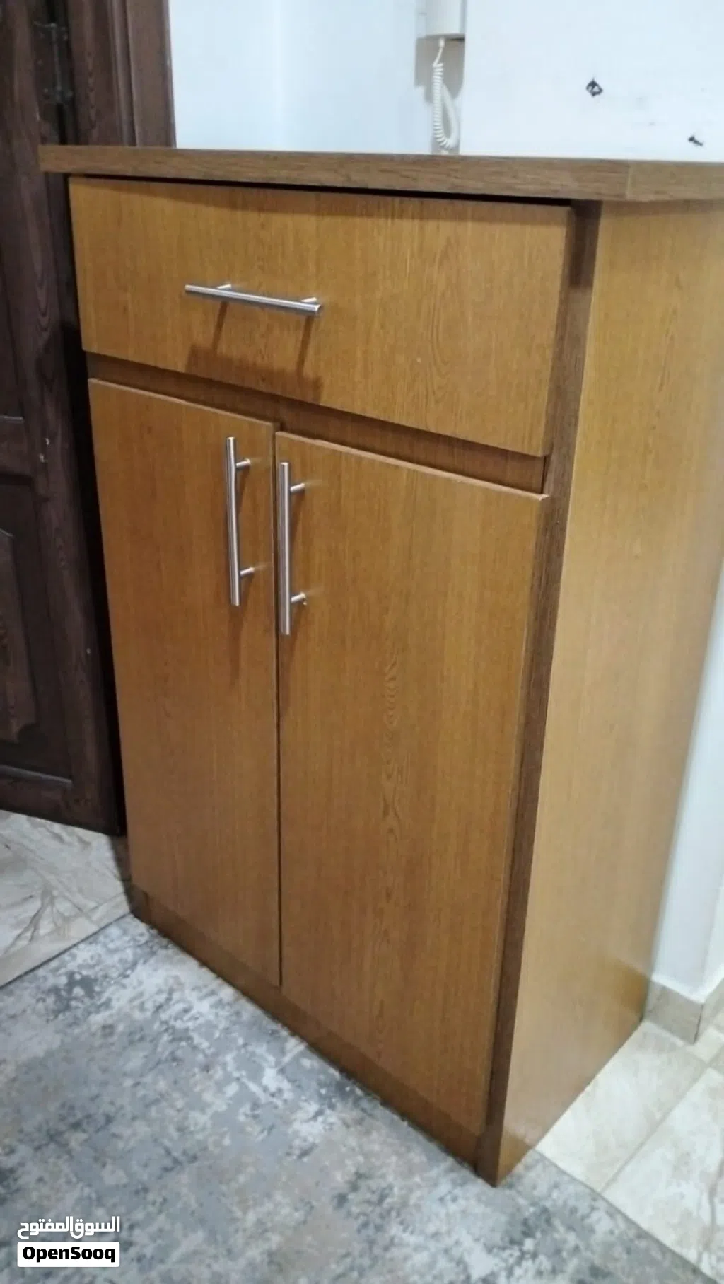 خرانة احذية بحالة ممتازة للبيع