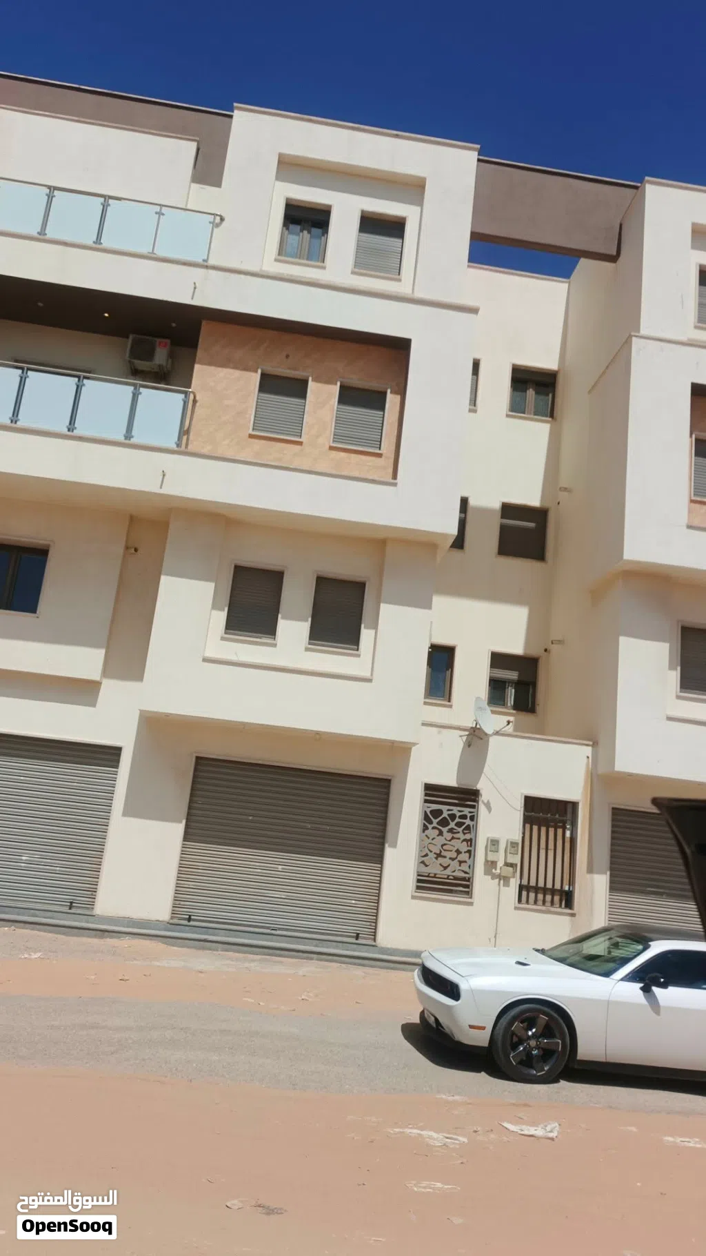 شقة للإيجار في منطقة البيفي شقة واسعة ومشرحة، تقع بالدور الأول في عمارة جديدة جاهزه