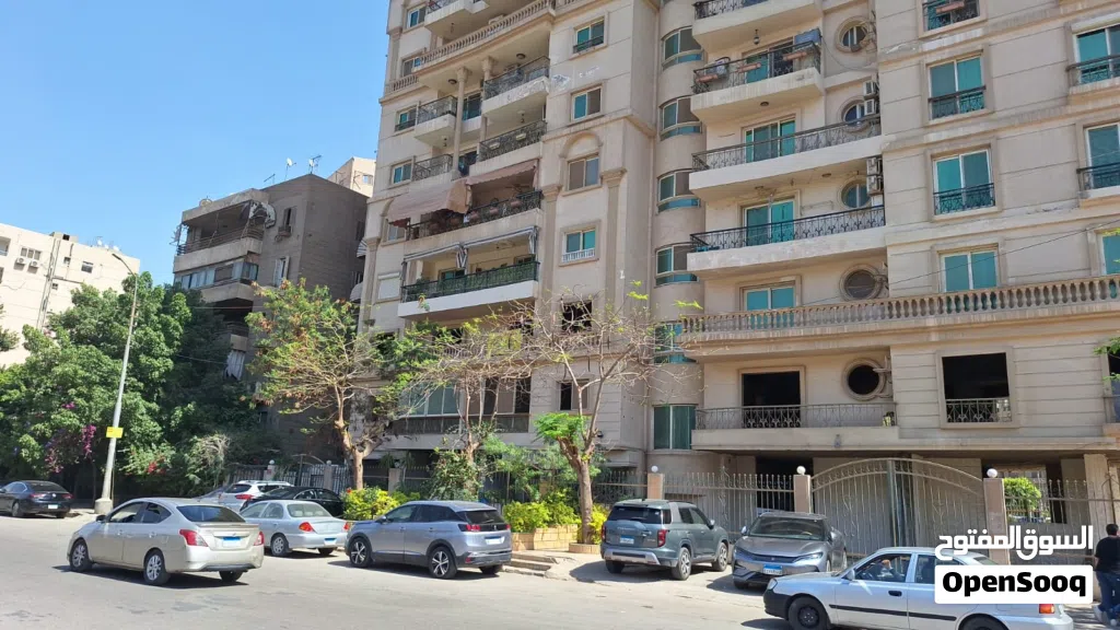 شقة للبيع بالقاهرة – مصر الجديدة بمساحة 232 مترًا.