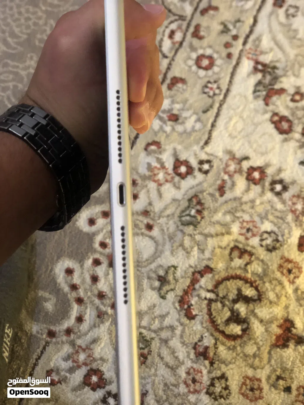 iPad تسعة نظيف ما يشكي من شيء للبيع او تبديل بآيفون ونزيد الفرق